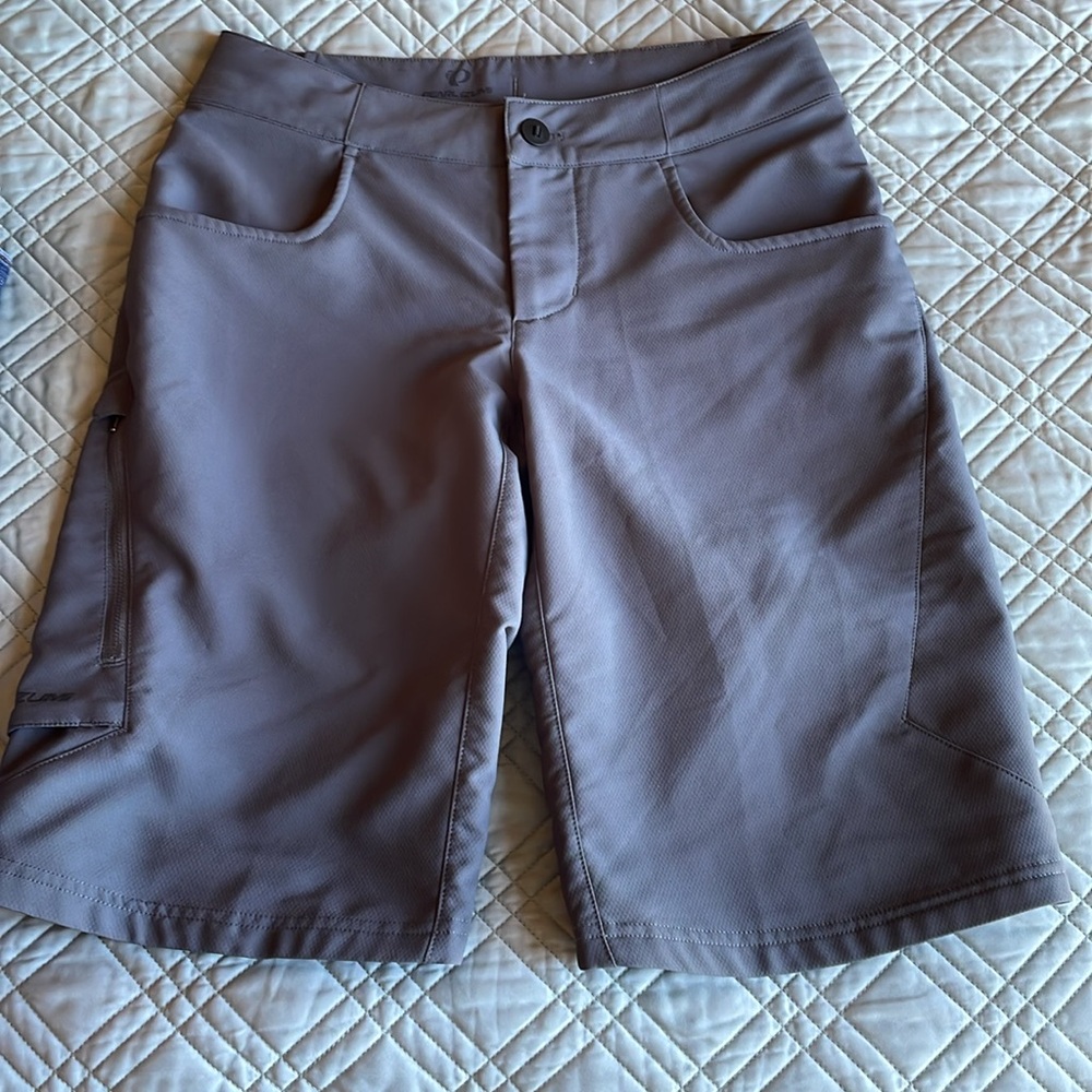 Pearl Izumi Gray Athletic Shorts (P12)